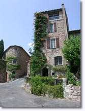 facade2.jpg (11082 octets)
